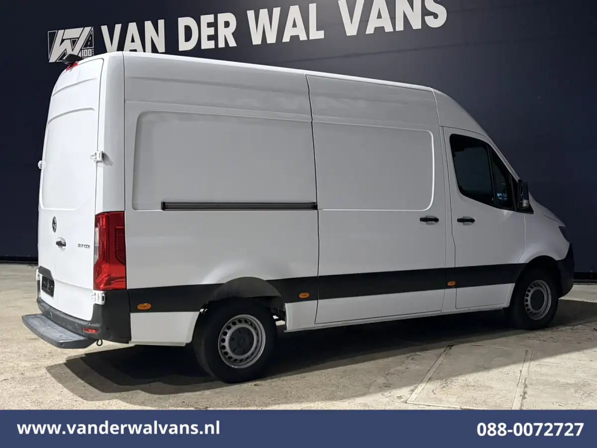 317 CDI 170pk L2H2 Euro6 Airco | Cruisecontrol | Navigatie | 360 graden Camera | Apple Carplay Chauffeursstoel, Stoelverwarming, parkeersensoren, bijrijdersbank, Android auto