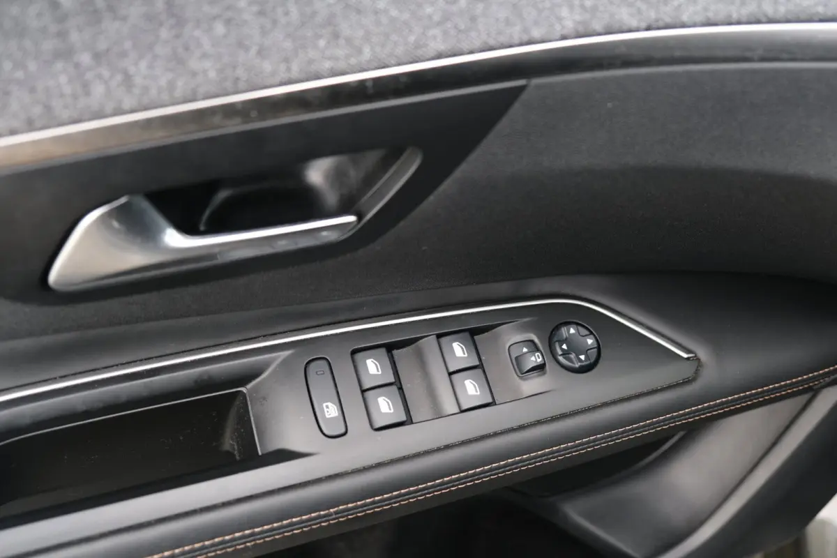 1.6 e-THP GT Line Automaat Pano Cruise PDC