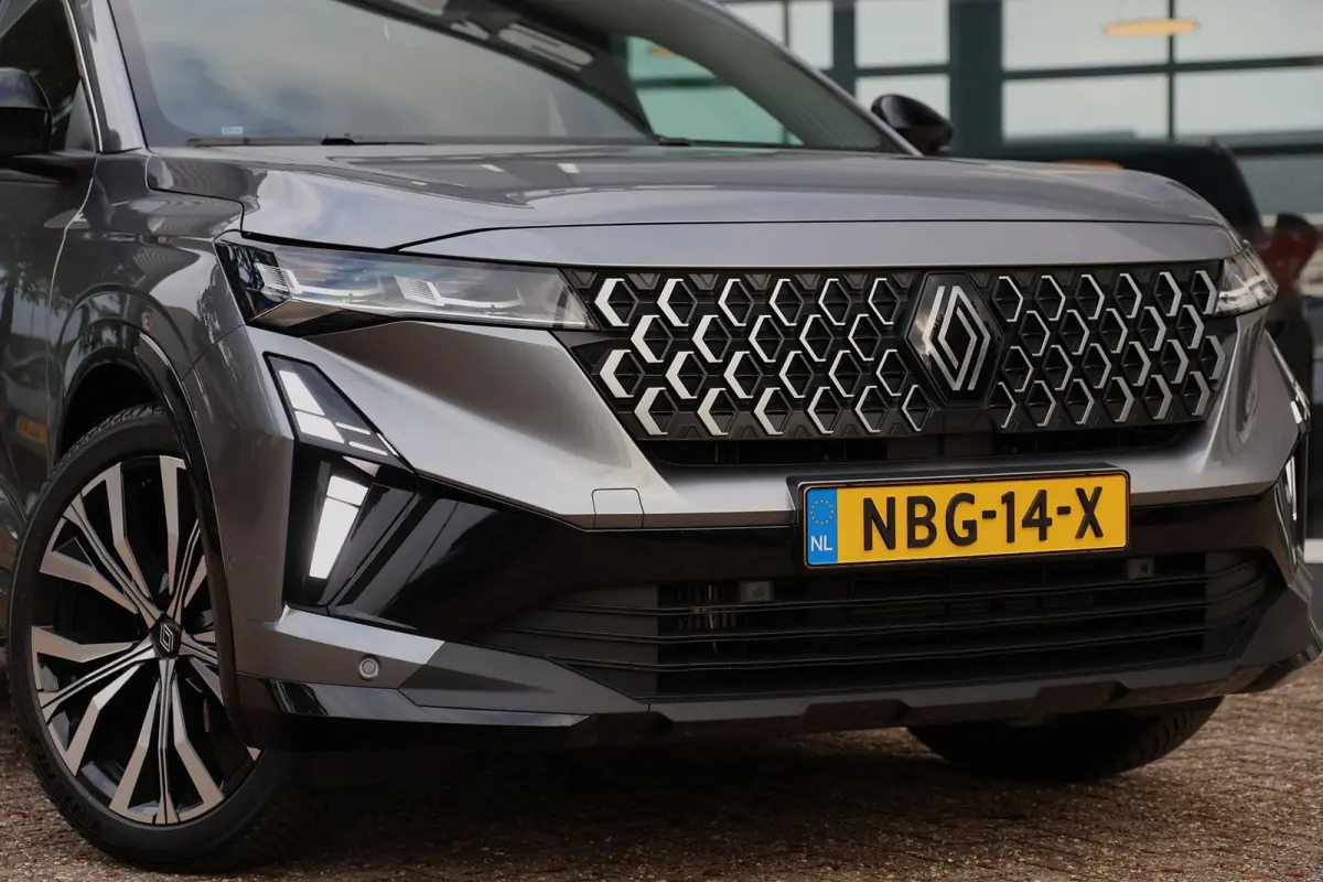 1.3 mild hybrid 150 X-Tronic techno Panoramdak 4 seizoenen banden