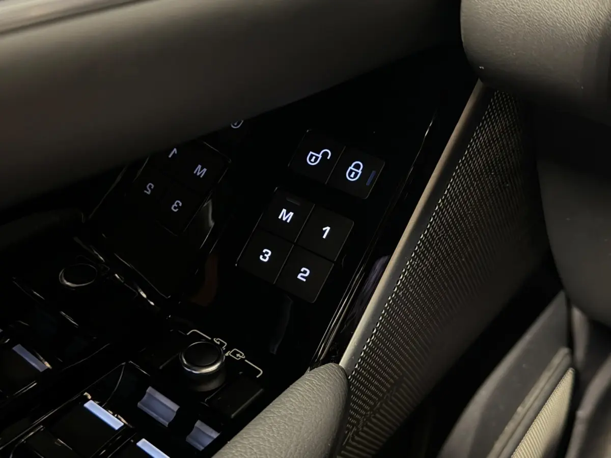 2.0 I4 Turbo AWD HSE R-Dynamic Panodak HUD Luchtvering 360Camera