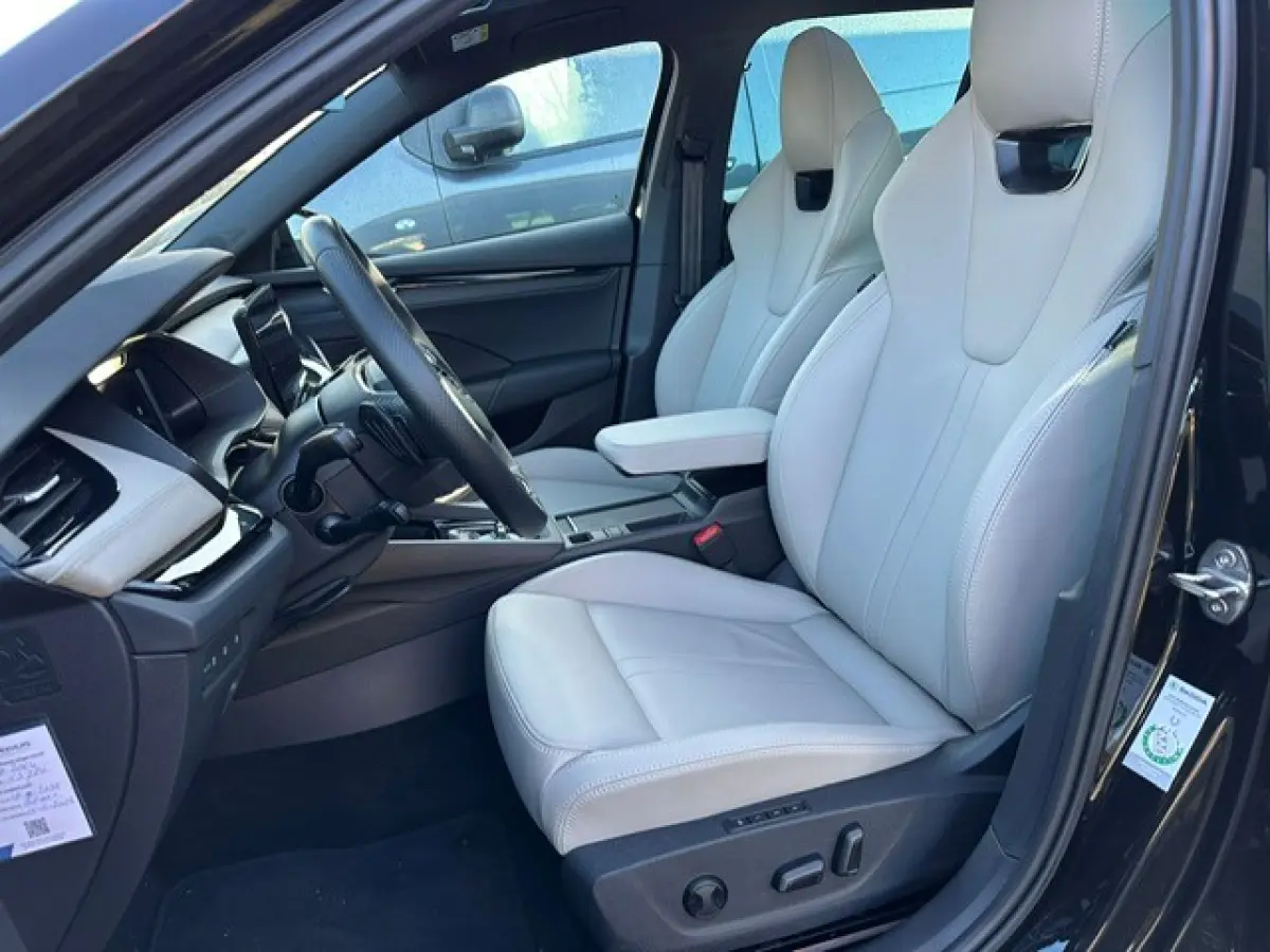 1.4 TSI iV PHEV Sportline Business Unieke combinatie | Leder | Panoramadak | Stoel/Stuur Verwarming | Apple Carplay / Android Auto | Elek. achterklep | Camera | Climate Control | Adaptieve C