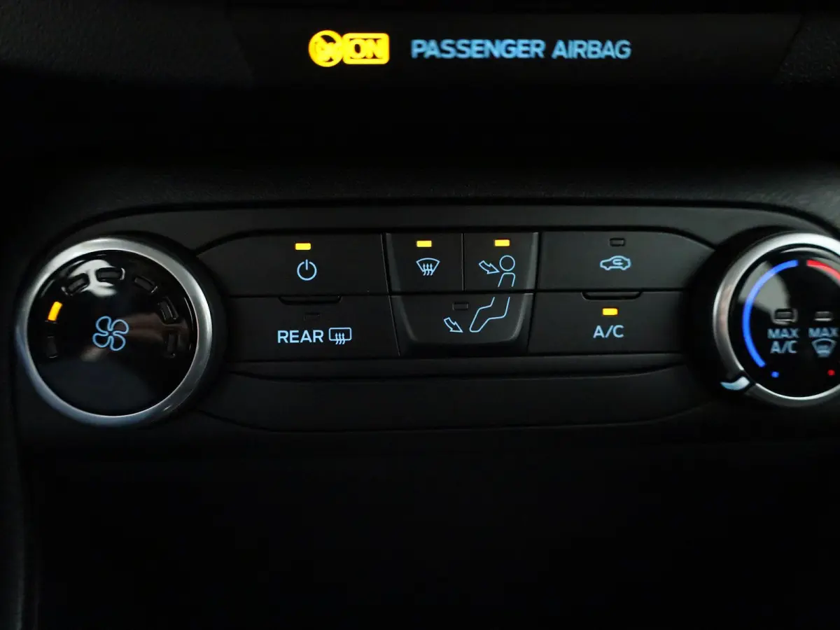 1.0 EcoBoost Titanium | APPLE CARPLAY - ANDROID AUTO | CLIMATE CONTROL | CRUISE CONTROL | PARKEERSENSOREN ACHTER | LANE ASSIST |