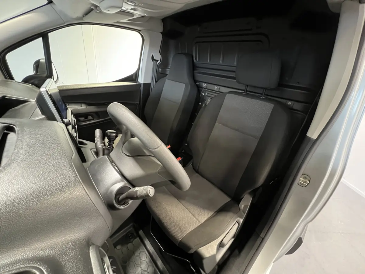 1.5D L2H1 Edition | Navigatie | Cruise Control | Achteruitrijcamera | PDC Voor en Achter | DAB | Airco |