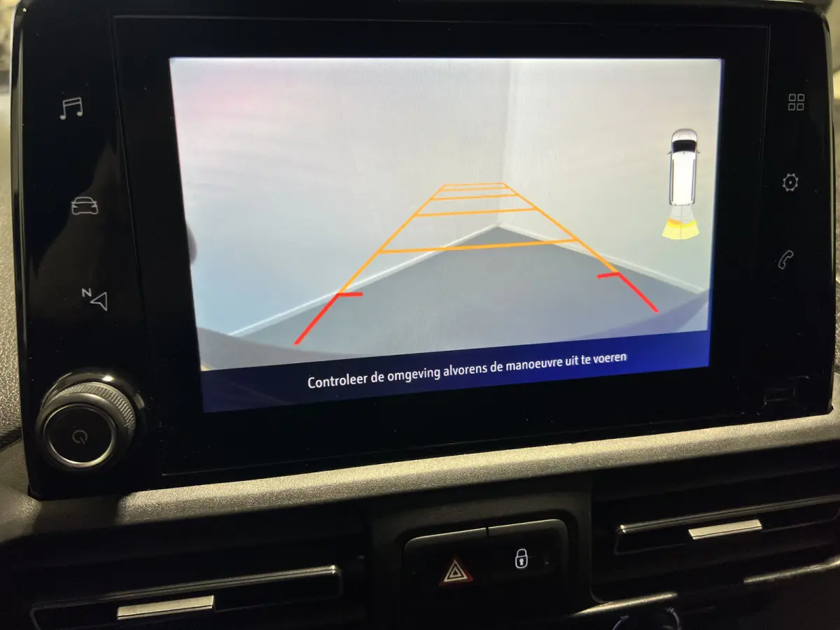 1.5D L2H1 Edition | Navigatie | Cruise Control | Achteruitrijcamera | PDC Voor en Achter | DAB | Airco |