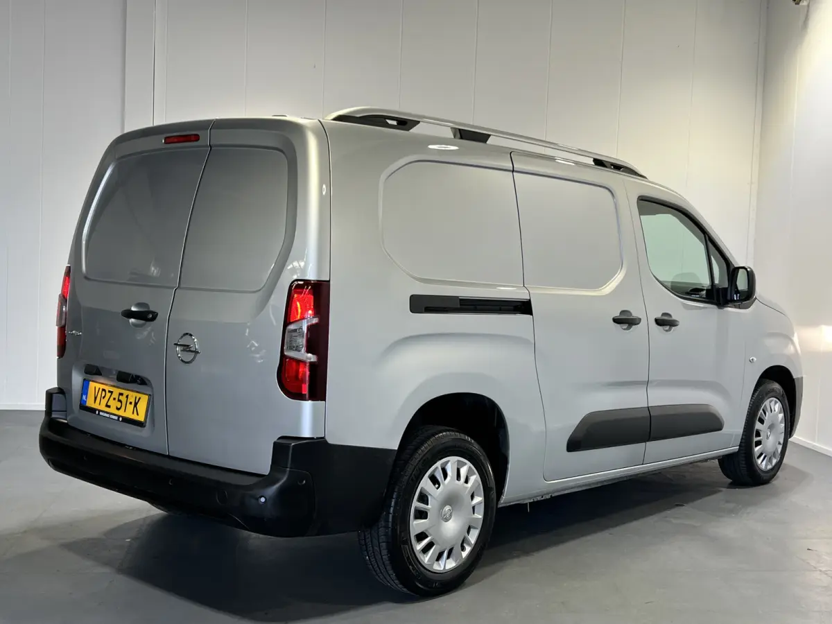 1.5D L2H1 Edition | Navigatie | Cruise Control | Achteruitrijcamera | PDC Voor en Achter | DAB | Airco |