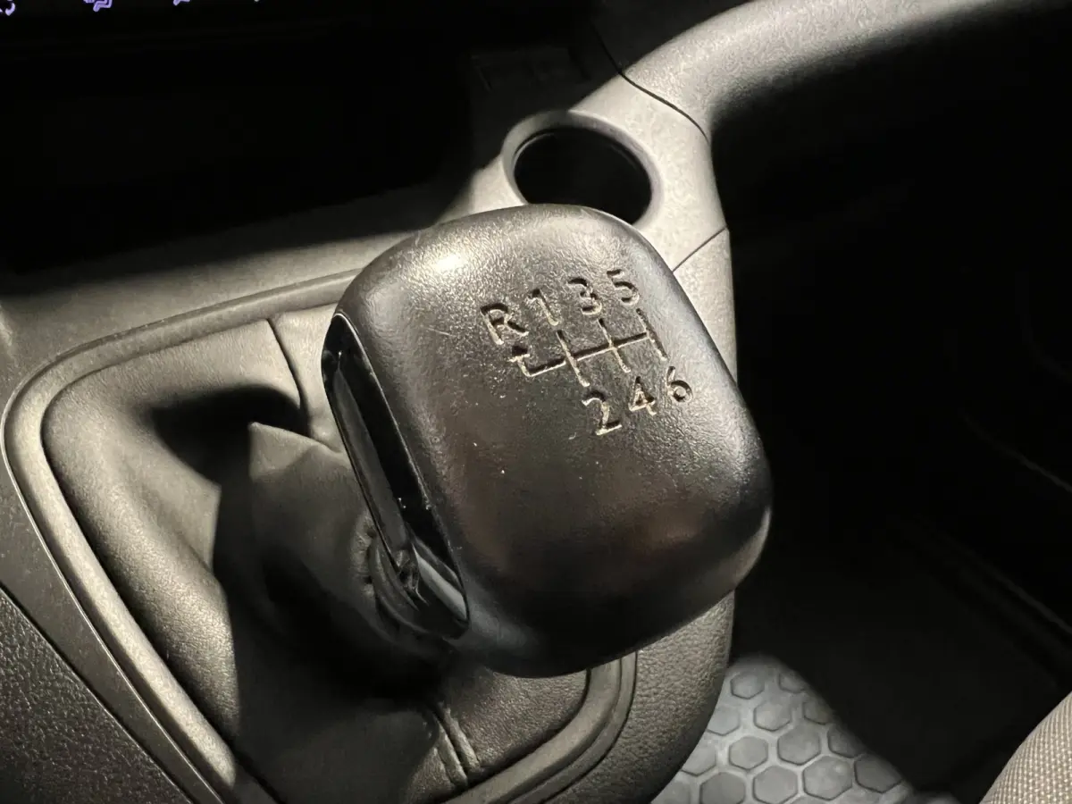 1.5D L2H1 Edition | Navigatie | Cruise Control | Achteruitrijcamera | PDC Voor en Achter | DAB | Airco |