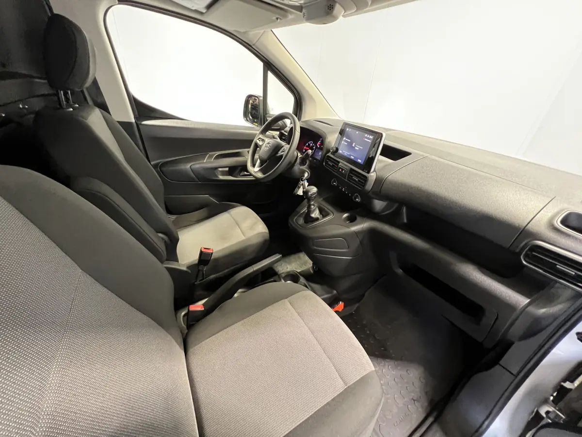 1.5D L2H1 Edition | Navigatie | Cruise Control | Achteruitrijcamera | PDC Voor en Achter | DAB | Airco |