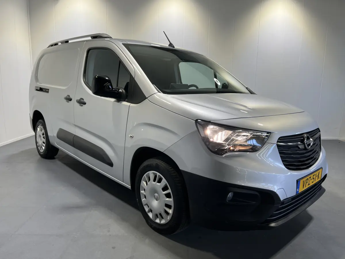 1.5D L2H1 Edition | Navigatie | Cruise Control | Achteruitrijcamera | PDC Voor en Achter | DAB | Airco |