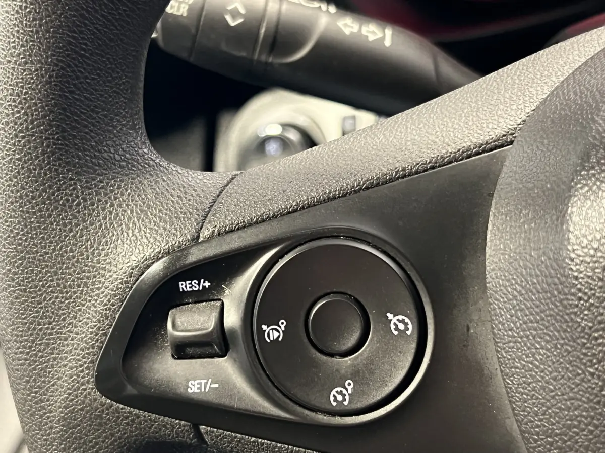 1.5D L2H1 Edition | Navigatie | Cruise Control | Achteruitrijcamera | PDC Voor en Achter | DAB | Airco |