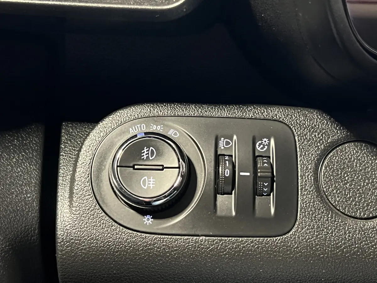 1.5D L2H1 Edition | Navigatie | Cruise Control | Achteruitrijcamera | PDC Voor en Achter | DAB | Airco |
