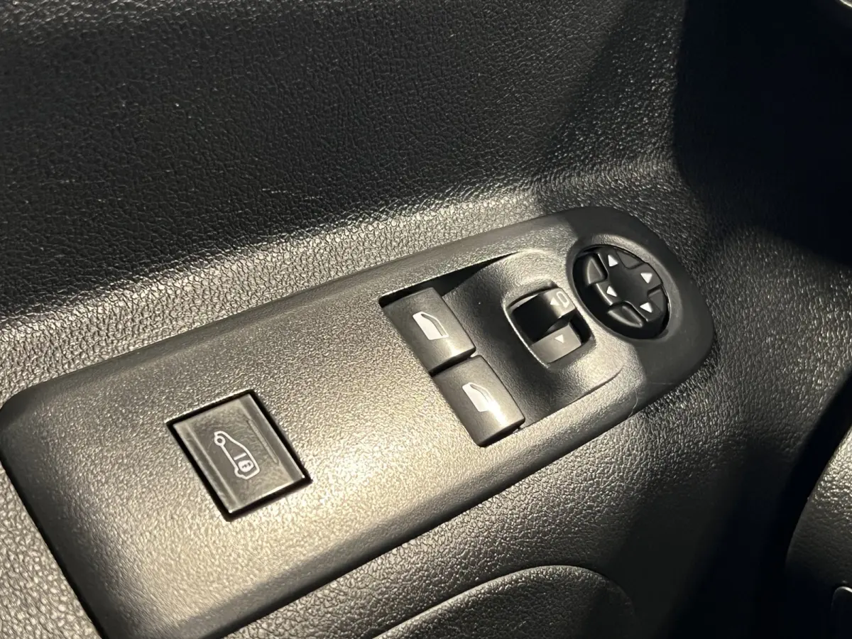 1.5D L2H1 Edition | Navigatie | Cruise Control | Achteruitrijcamera | PDC Voor en Achter | DAB | Airco |