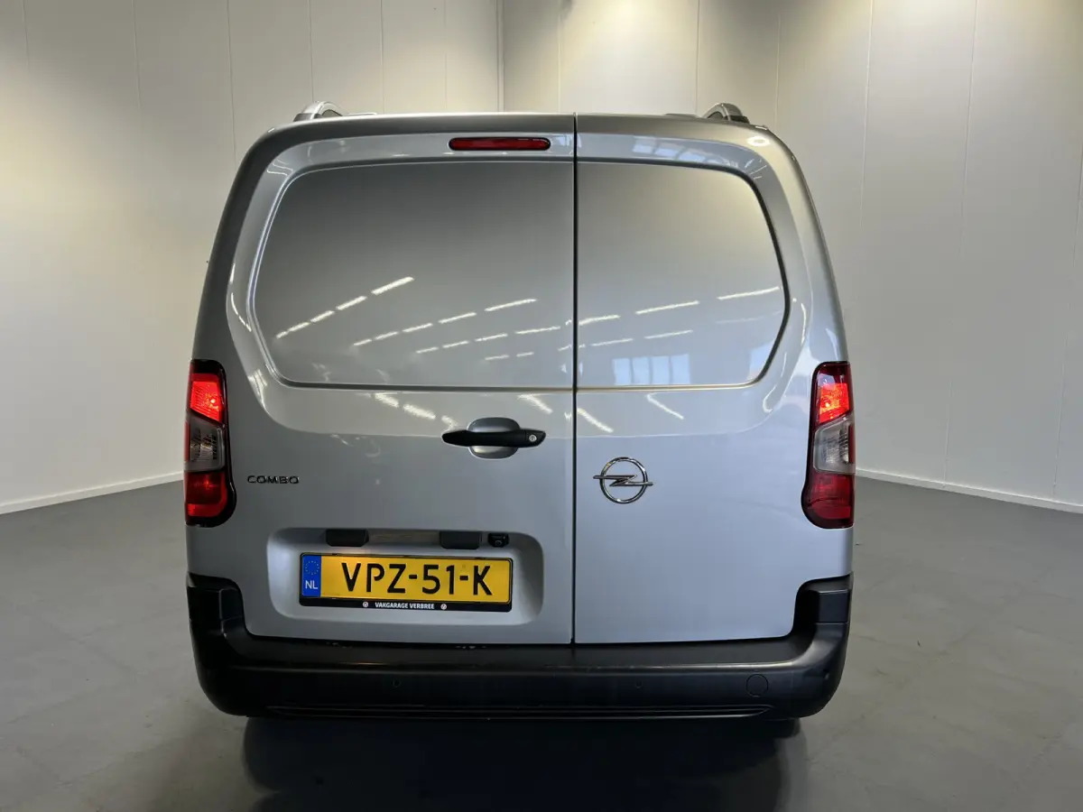 1.5D L2H1 Edition | Navigatie | Cruise Control | Achteruitrijcamera | PDC Voor en Achter | DAB | Airco |