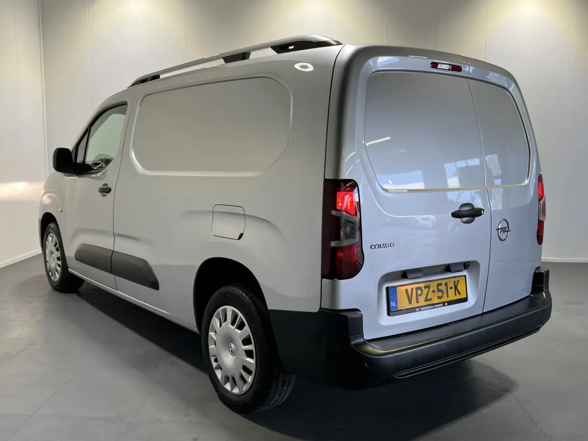 1.5D L2H1 Edition | Navigatie | Cruise Control | Achteruitrijcamera | PDC Voor en Achter | DAB | Airco |