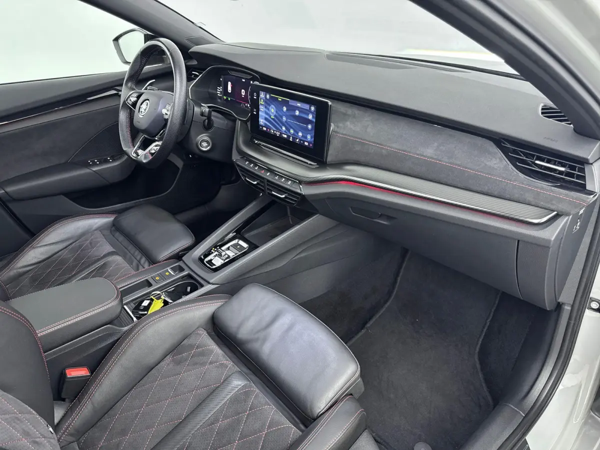 1.4 TSI RS iV PHEV Business Panoramadak | Canton Audio |