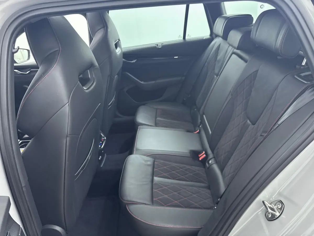 1.4 TSI RS iV PHEV Business Panoramadak | Canton Audio |