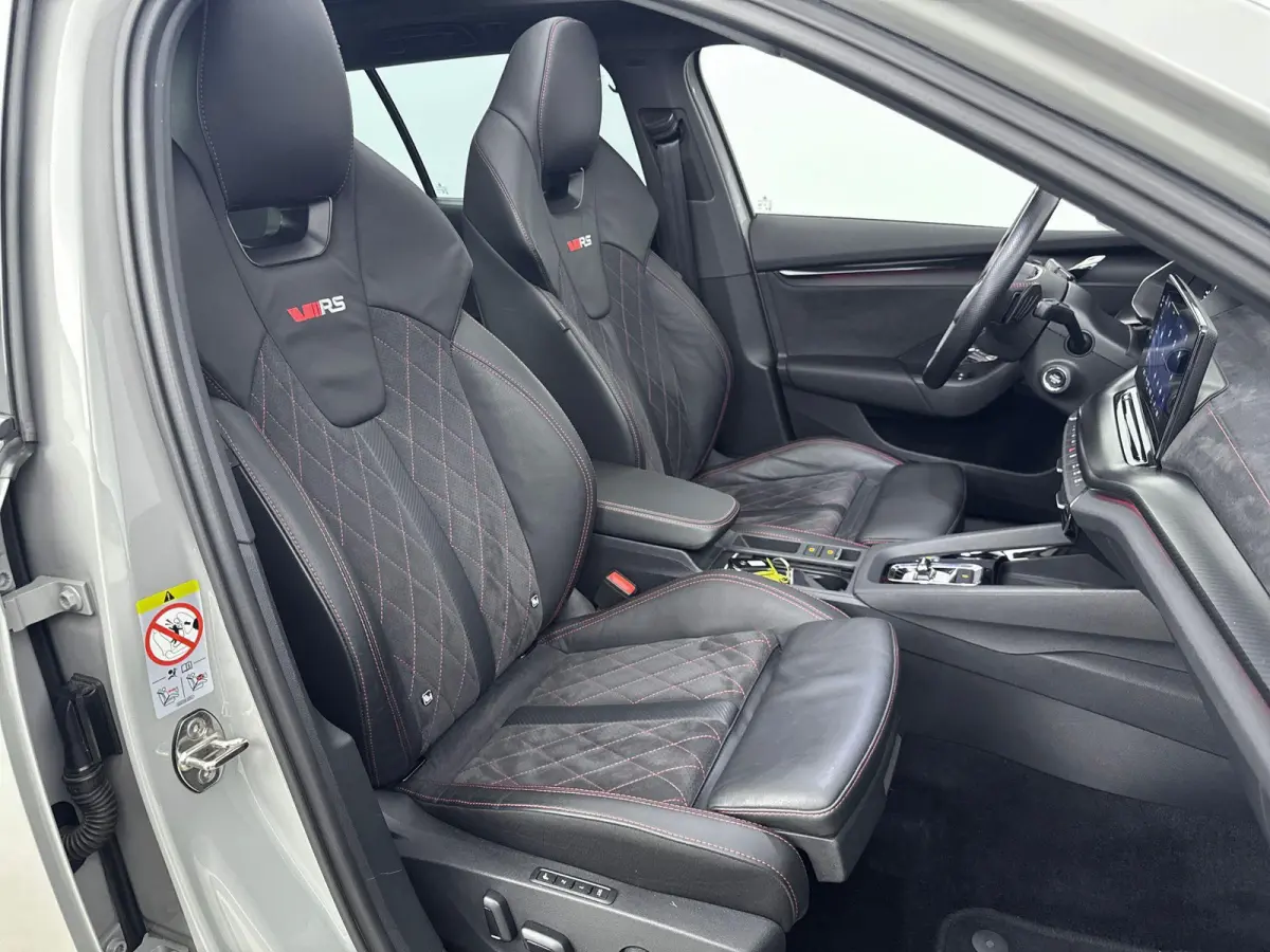 1.4 TSI RS iV PHEV Business Panoramadak | Canton Audio |