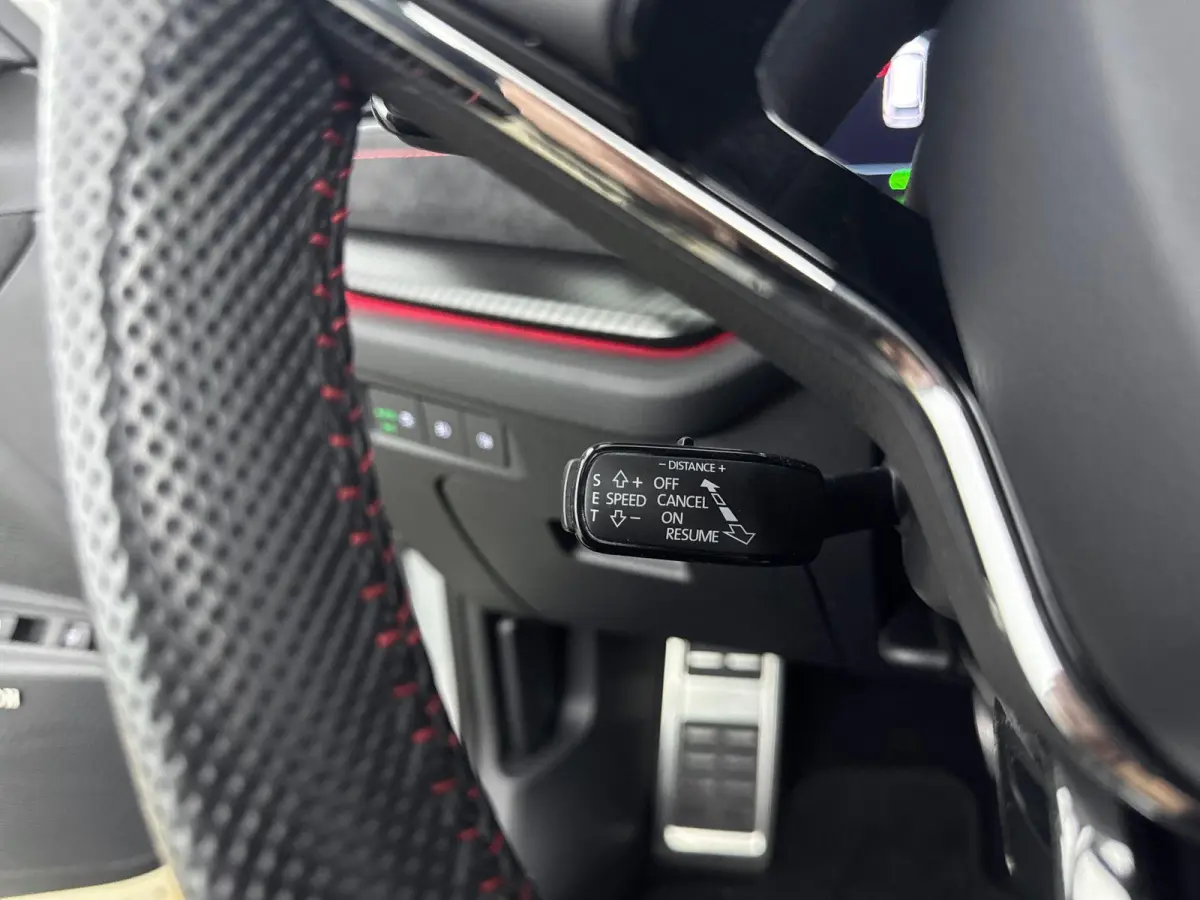 1.4 TSI RS iV PHEV Business Panoramadak | Canton Audio |