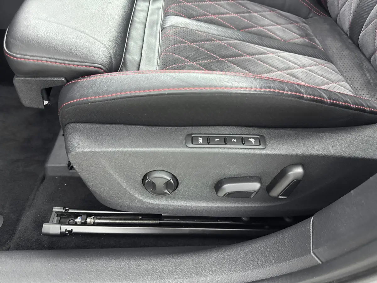 1.4 TSI RS iV PHEV Business Panoramadak | Canton Audio |
