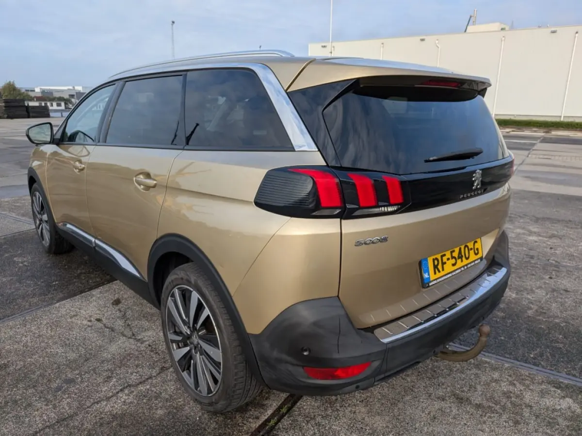 1.6 e-THP Blue Lease Premium 7 pers, Automaat