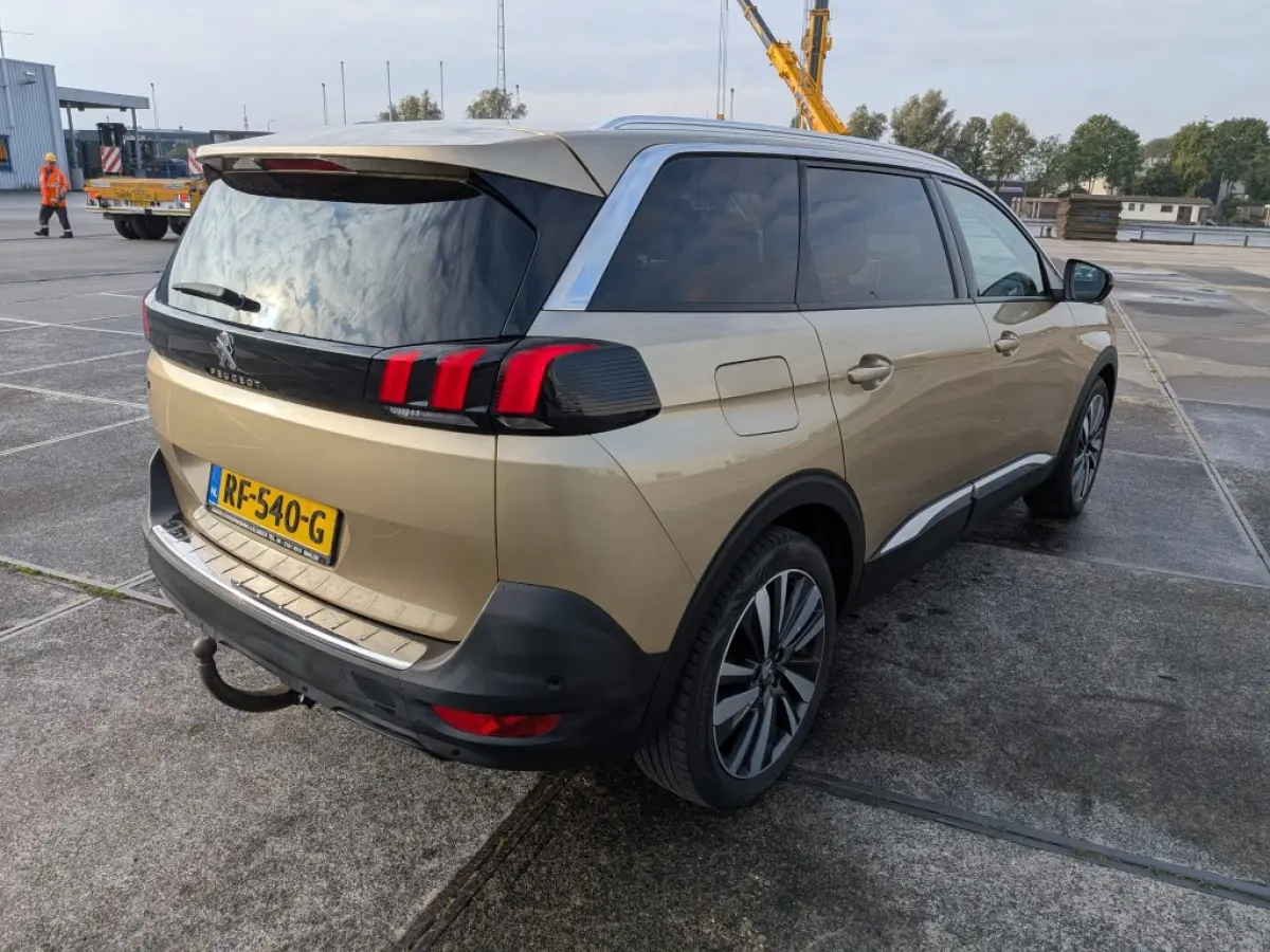 1.6 e-THP Blue Lease Premium 7 pers, Automaat