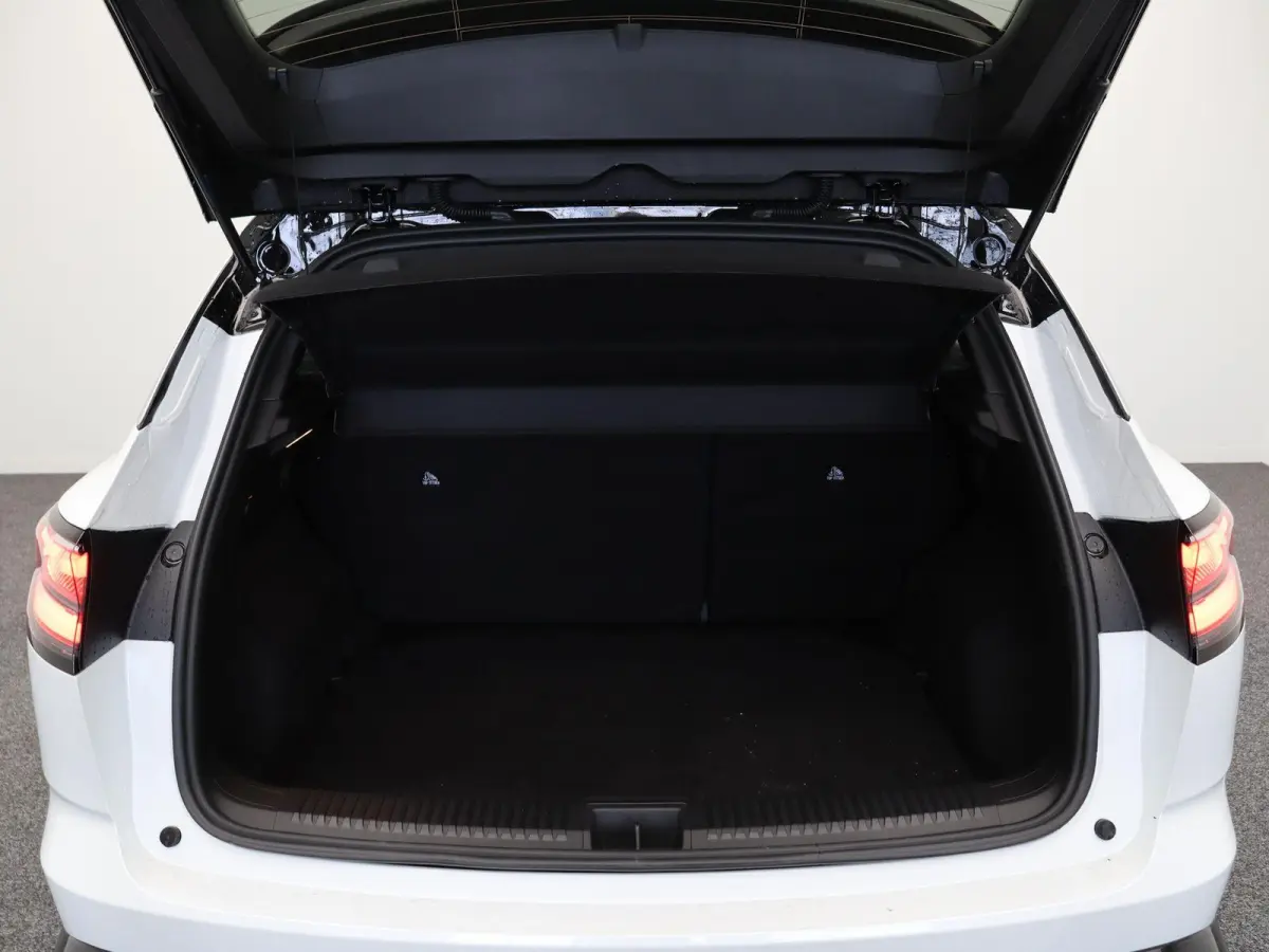 E-Tech full hybrid 200pk techno | Nieuw model | 20" lichtmetalen velgen | All season banden |