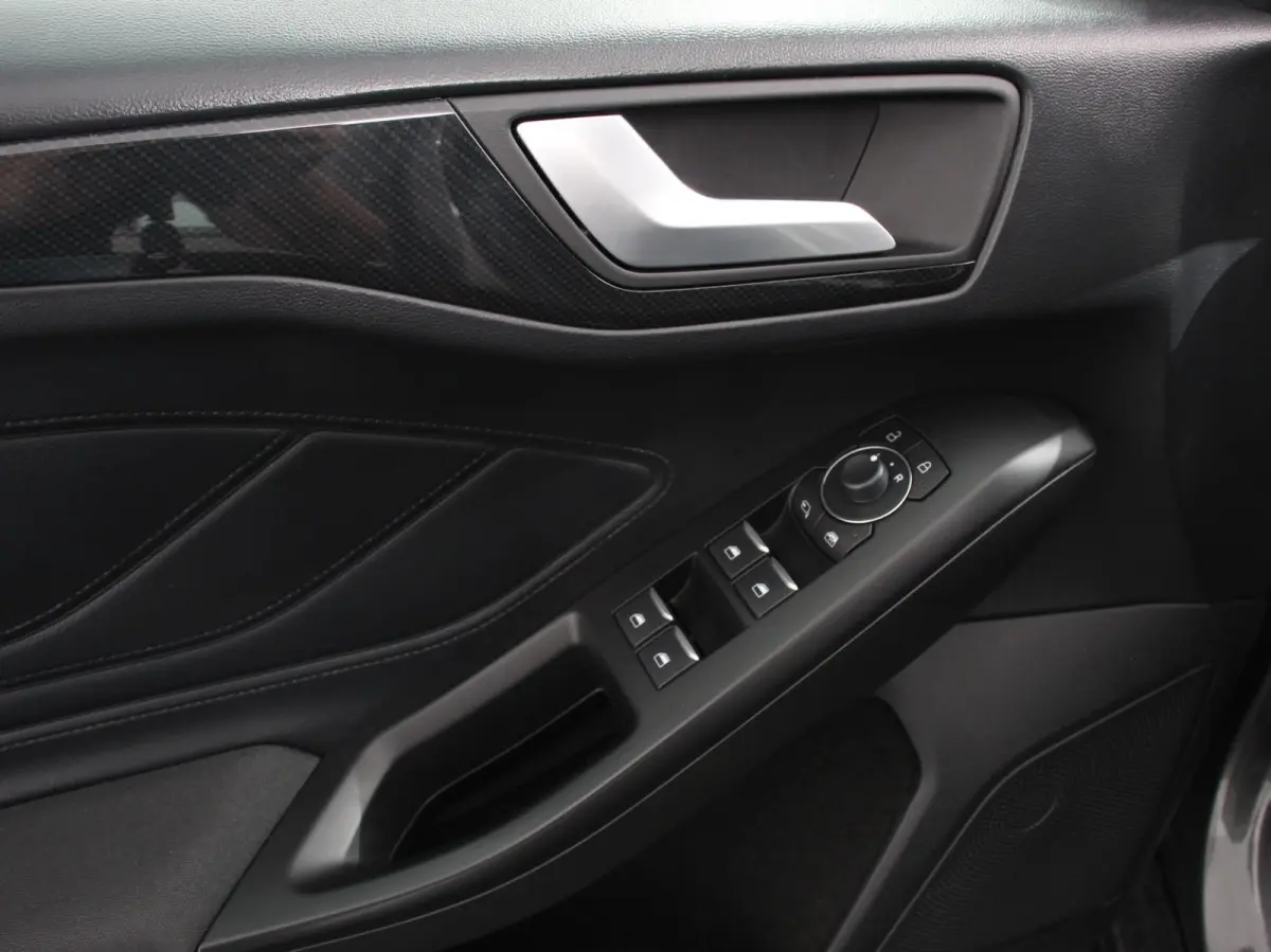 1.0 Focus 125 PK HB ST-Line Automaat Navi Climate control cruise control Carplay LM velgen Parkeersensoren Led Matrix koplampen