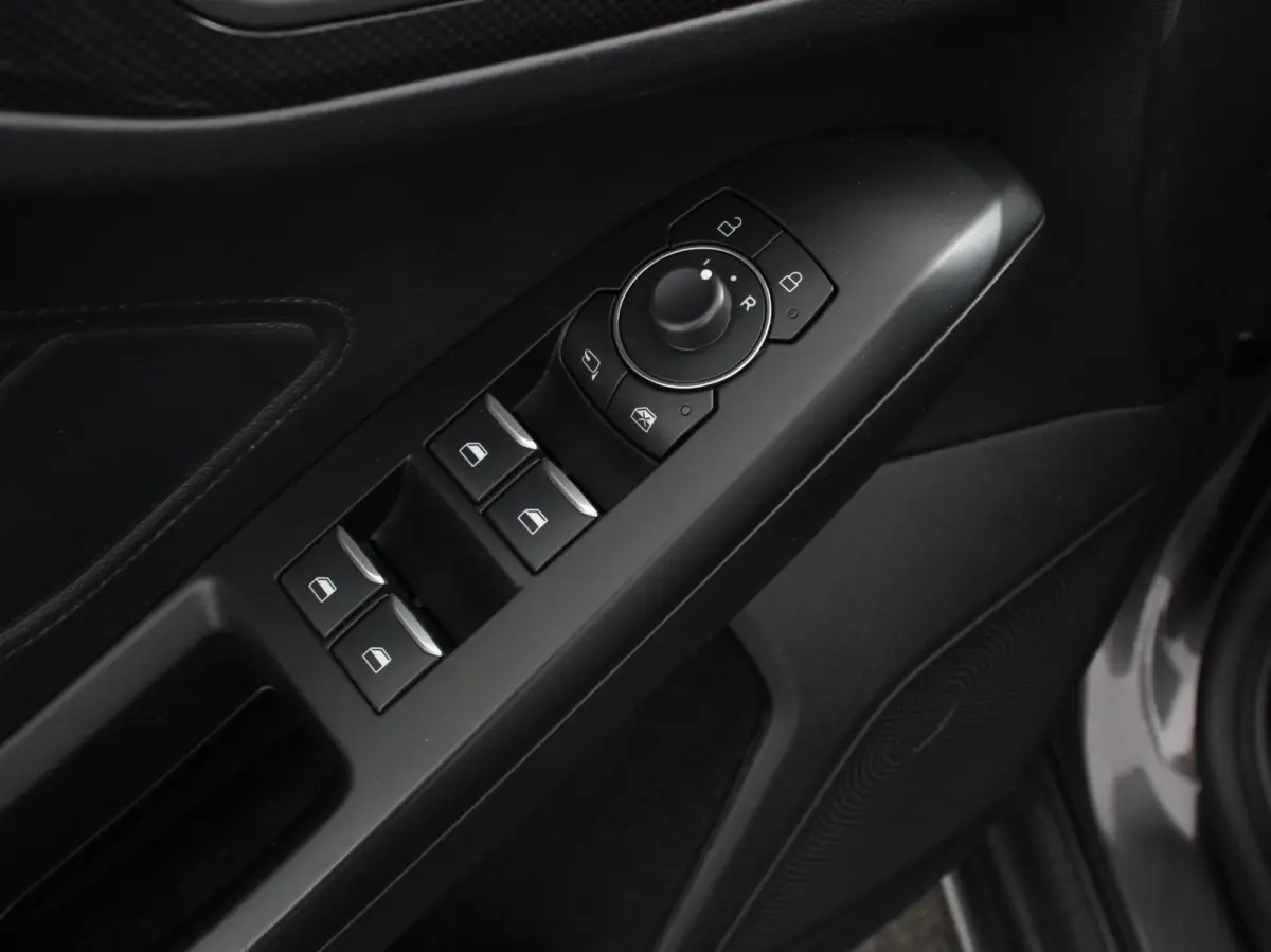1.0 Focus 125 PK HB ST-Line Automaat Navi Climate control cruise control Carplay LM velgen Parkeersensoren Led Matrix koplampen