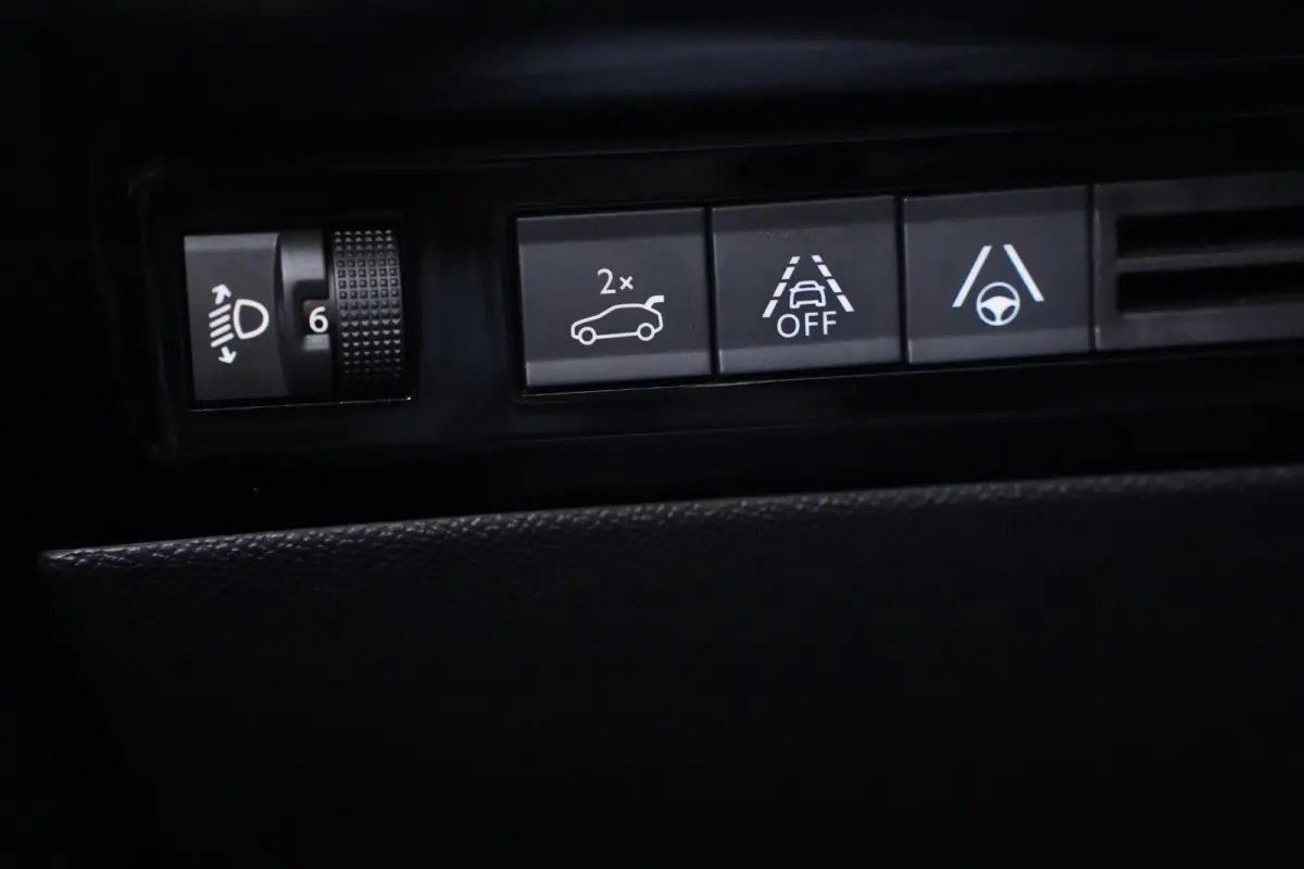 1.2 PureTech Allure Pack Distr.riem v.v. 95.374 km Apple Carplay Achteruitrijcamera Clima Privacy Glass Navi Digital Display PDC V+A
