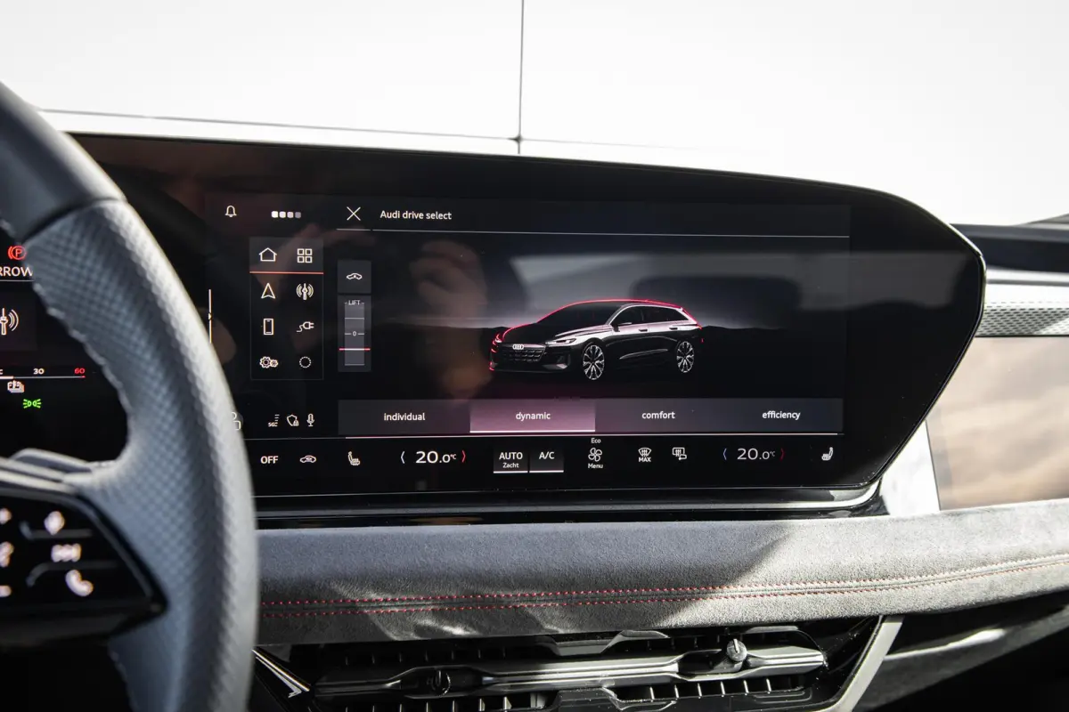 367pk S edition performance 100 kWh | 21" LMV | Luchtvering | Memory | 360 Camera | Trekhaak | Rode Stiksel