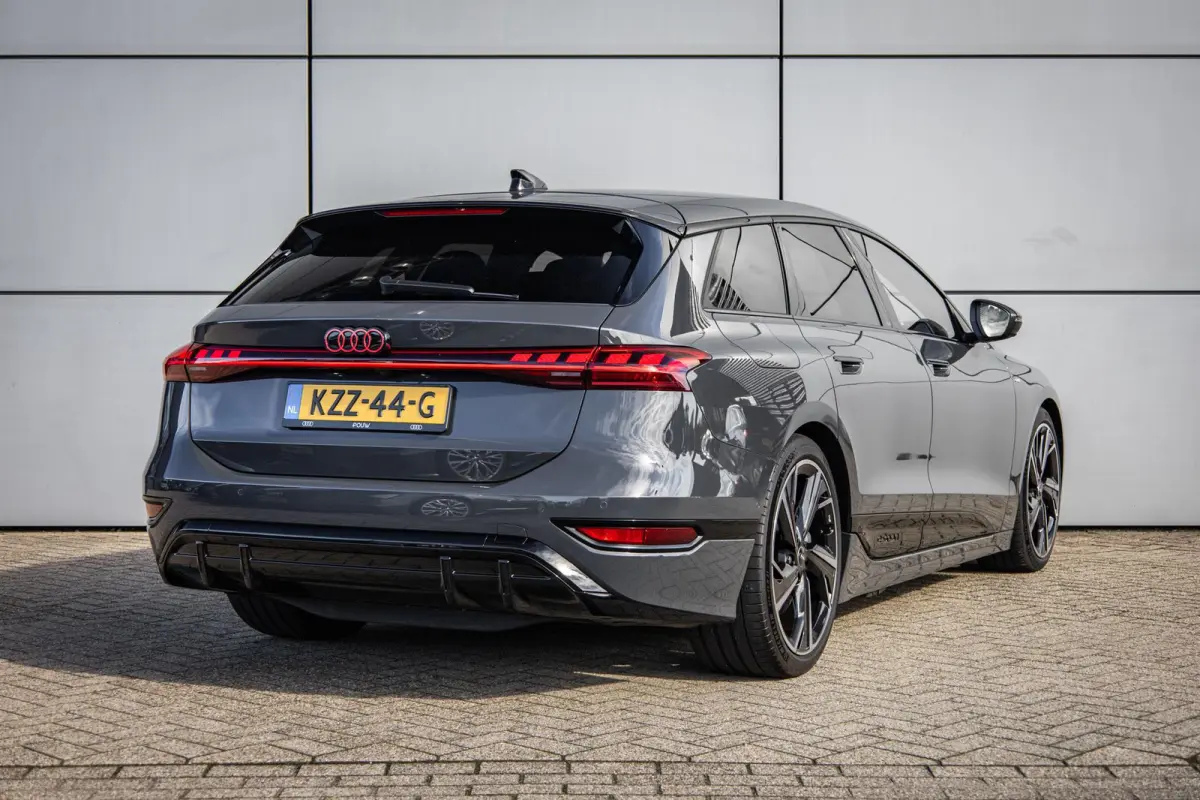 367pk S edition performance 100 kWh | 21" LMV | Luchtvering | Memory | 360 Camera | Trekhaak | Rode Stiksel