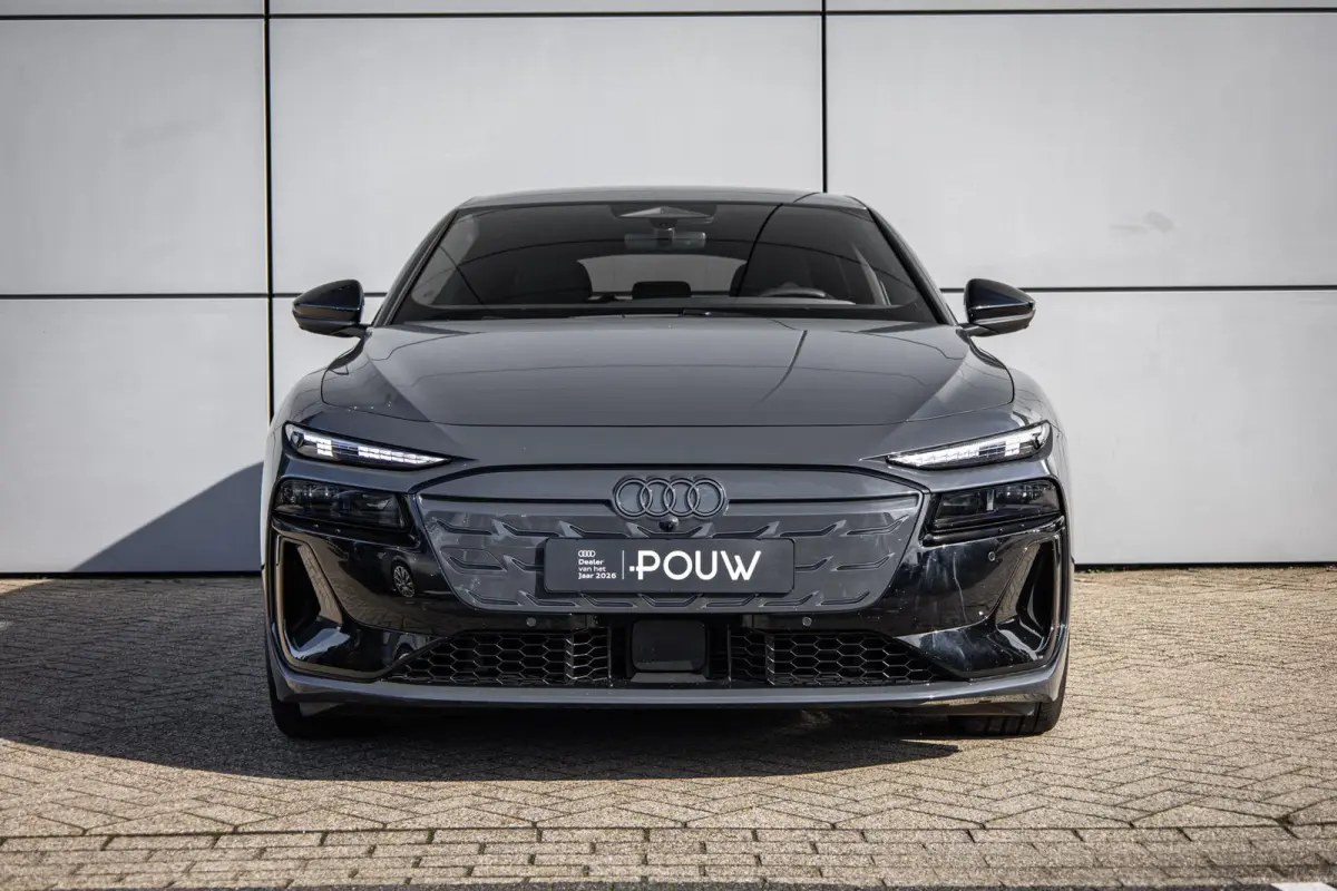 367pk S edition performance 100 kWh | 21" LMV | Luchtvering | Memory | 360 Camera | Trekhaak | Rode Stiksel