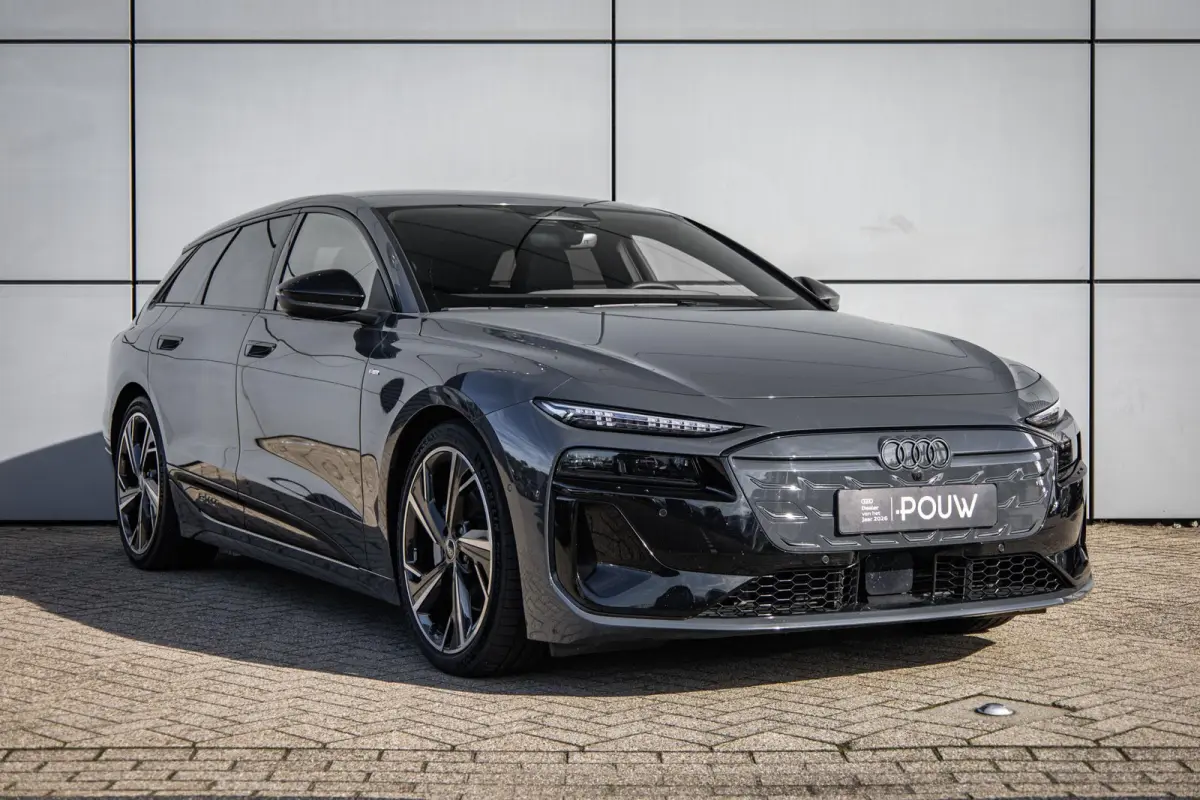 367pk S edition performance 100 kWh | 21" LMV | Luchtvering | Memory | 360 Camera | Trekhaak | Rode Stiksel