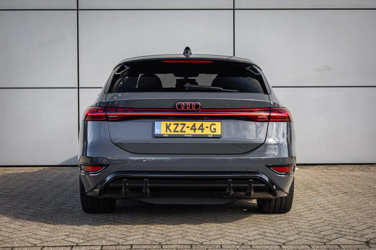 367pk S edition performance 100 kWh | 21" LMV | Luchtvering | Memory | 360 Camera | Trekhaak | Rode Stiksel