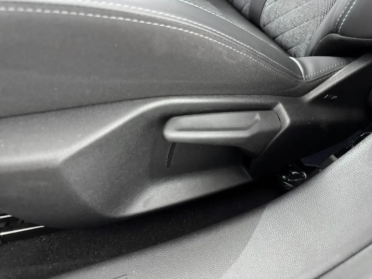 Automaat 130pk Allure Pack | Navigatie | CarPlay | All Season Banden | LED Koplampen | Stoelverwarming