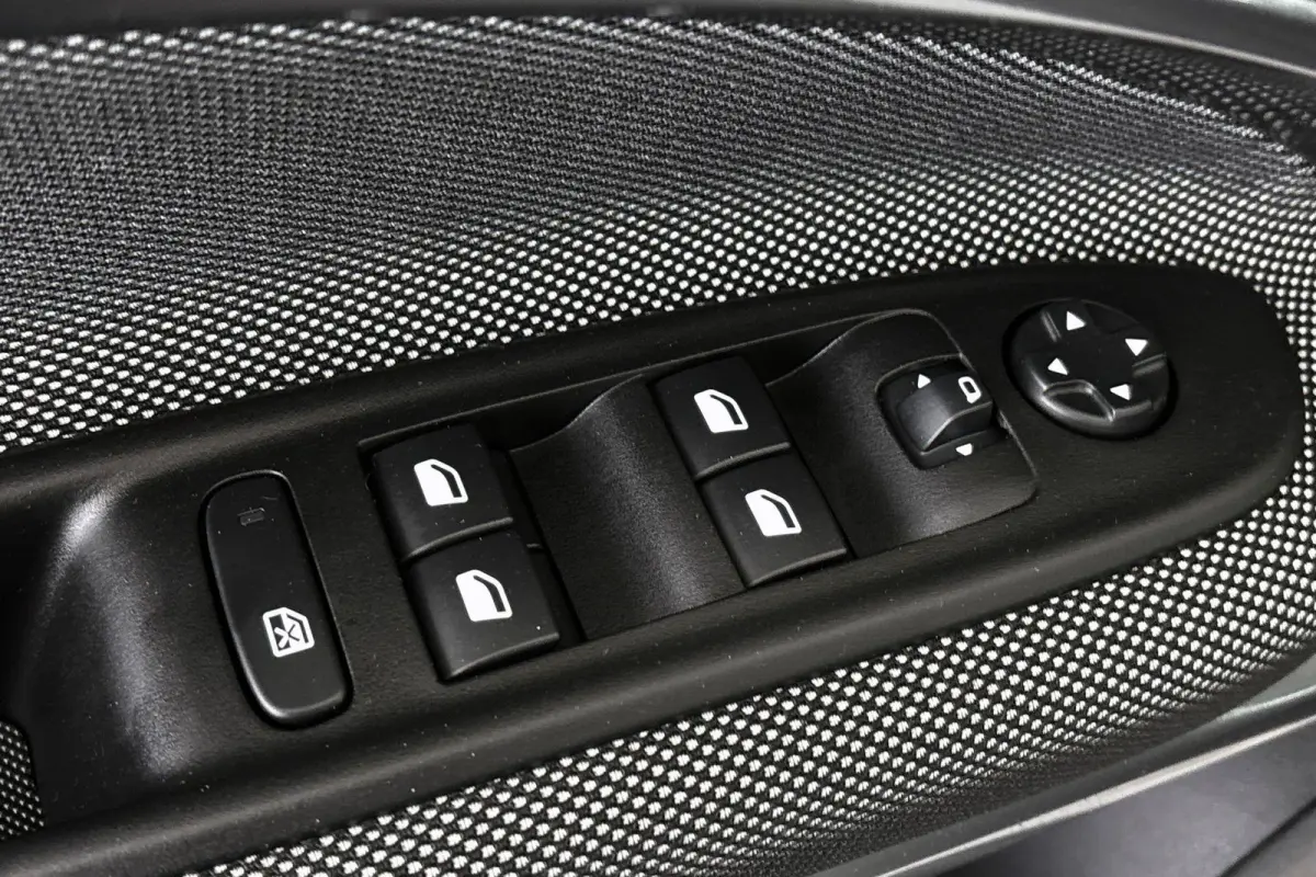 1.2 Hybrid Icon Stoelverwarming Camera Keyless Carplay