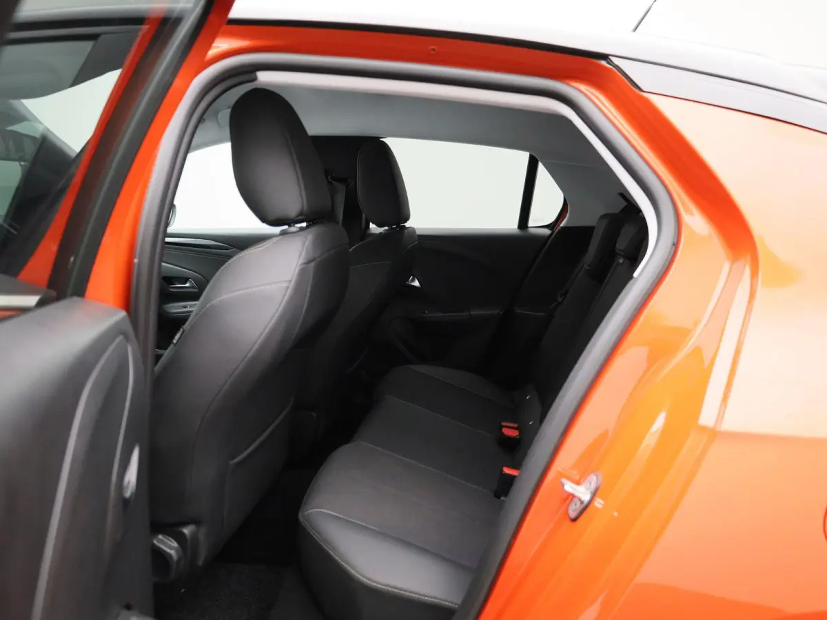 Corsa-e Auto e-Elegance | NAVIGATIE | CAMERA | CLIMATE CONTROL | DIGITAAL DASHBOARD | LED | LMV | CRUISE CONTROL |