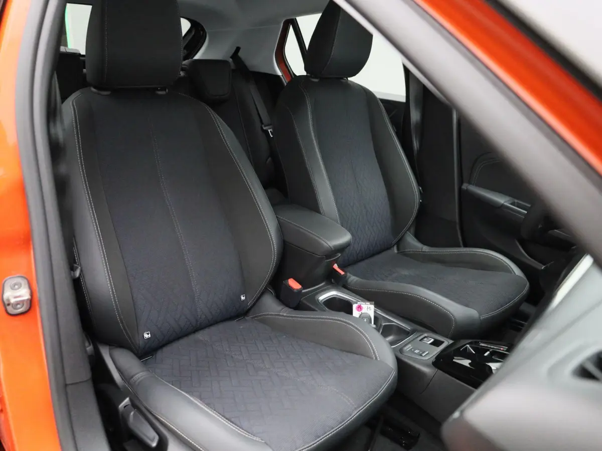 Corsa-e Auto e-Elegance | NAVIGATIE | CAMERA | CLIMATE CONTROL | DIGITAAL DASHBOARD | LED | LMV | CRUISE CONTROL |