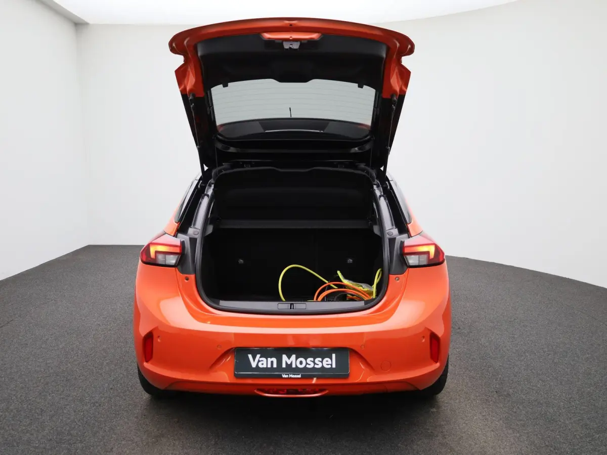 Corsa-e Auto e-Elegance | NAVIGATIE | CAMERA | CLIMATE CONTROL | DIGITAAL DASHBOARD | LED | LMV | CRUISE CONTROL |