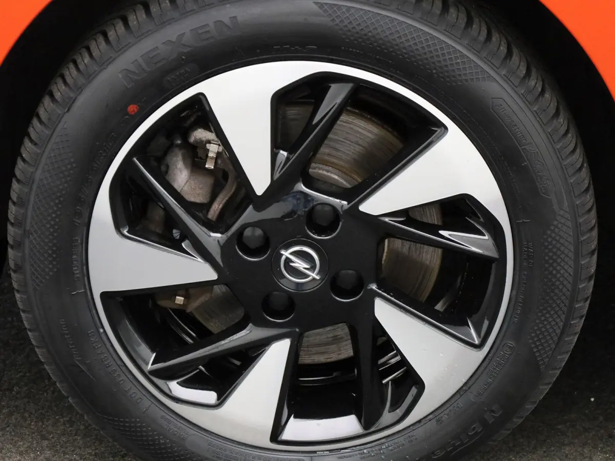 Corsa-e Auto e-Elegance | NAVIGATIE | CAMERA | CLIMATE CONTROL | DIGITAAL DASHBOARD | LED | LMV | CRUISE CONTROL |