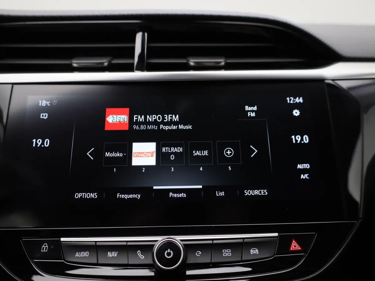 Corsa-e Auto e-Elegance | NAVIGATIE | CAMERA | CLIMATE CONTROL | DIGITAAL DASHBOARD | LED | LMV | CRUISE CONTROL |