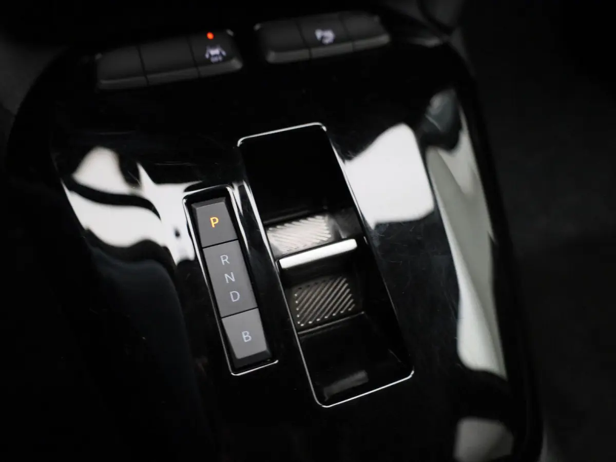 Corsa-e Auto e-Elegance | NAVIGATIE | CAMERA | CLIMATE CONTROL | DIGITAAL DASHBOARD | LED | LMV | CRUISE CONTROL |