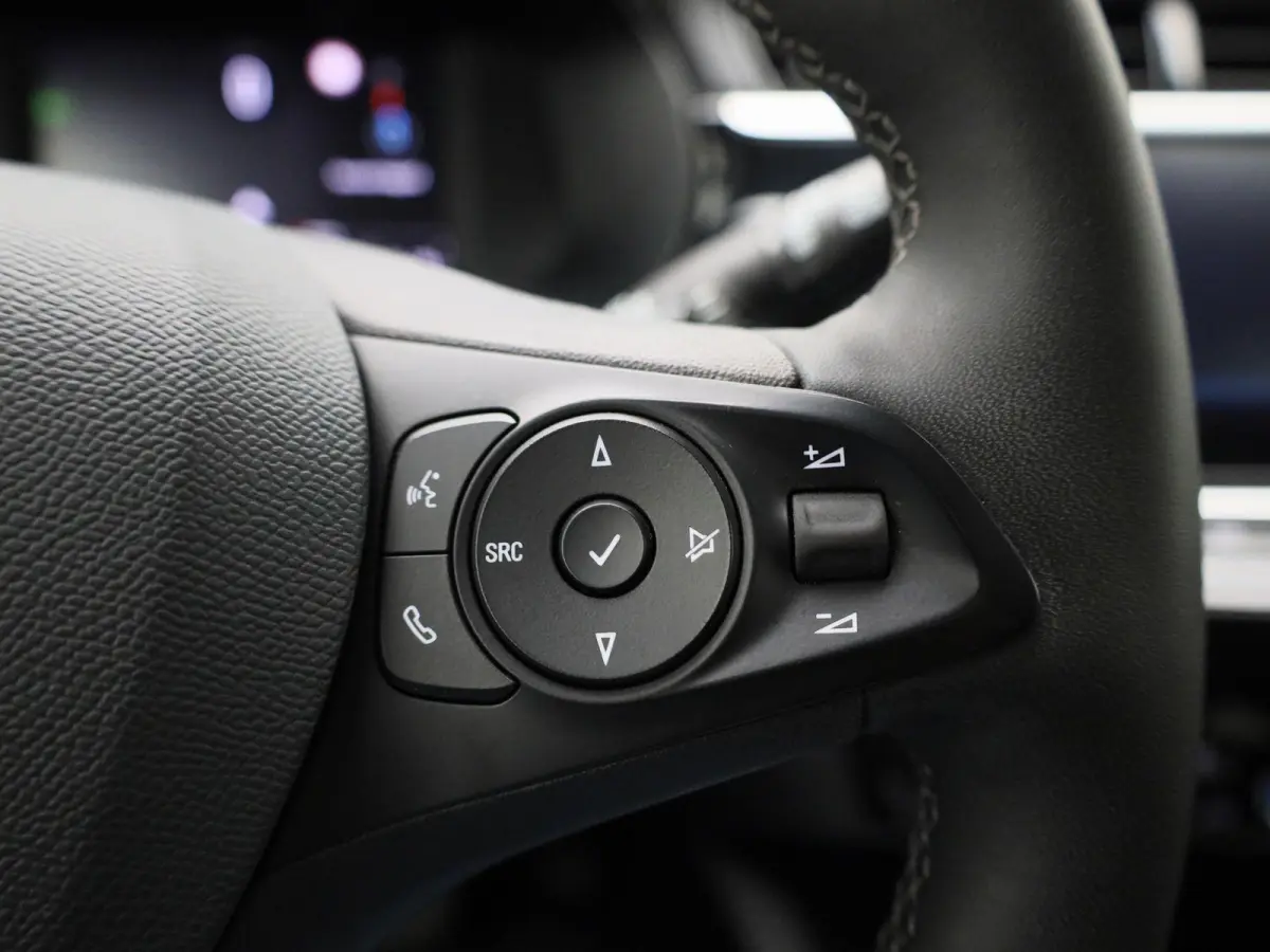 Corsa-e Auto e-Elegance | NAVIGATIE | CAMERA | CLIMATE CONTROL | DIGITAAL DASHBOARD | LED | LMV | CRUISE CONTROL |