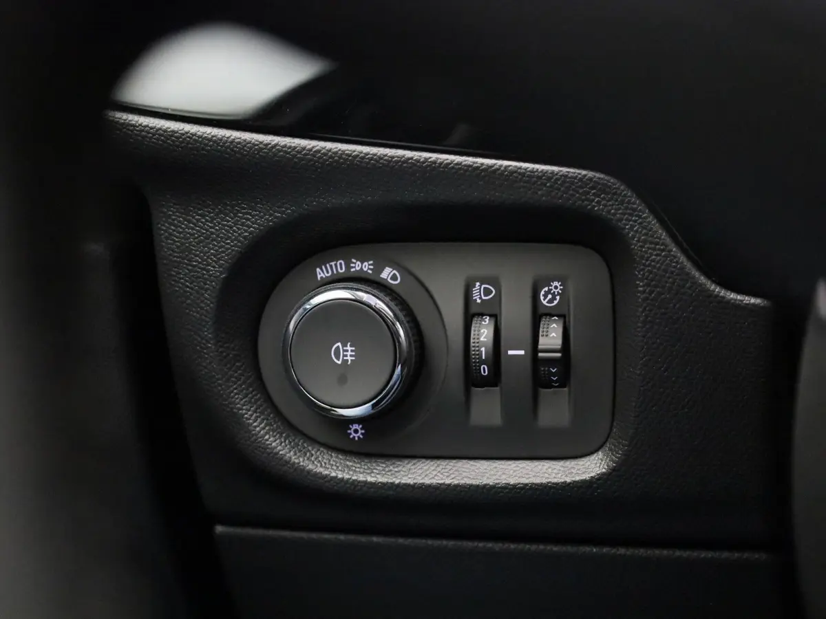 Corsa-e Auto e-Elegance | NAVIGATIE | CAMERA | CLIMATE CONTROL | DIGITAAL DASHBOARD | LED | LMV | CRUISE CONTROL |