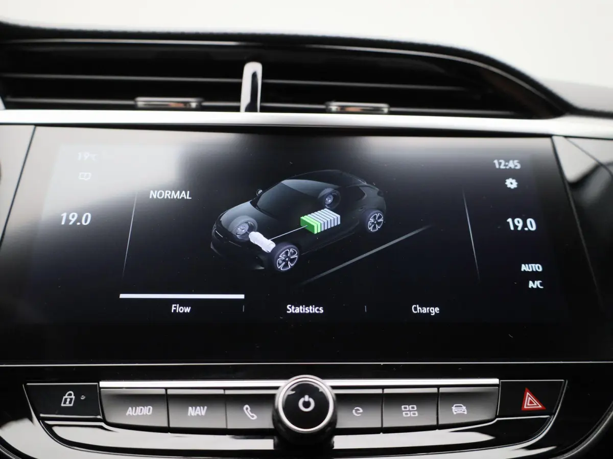 Corsa-e Auto e-Elegance | NAVIGATIE | CAMERA | CLIMATE CONTROL | DIGITAAL DASHBOARD | LED | LMV | CRUISE CONTROL |