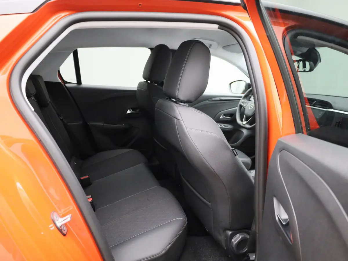 Corsa-e Auto e-Elegance | NAVIGATIE | CAMERA | CLIMATE CONTROL | DIGITAAL DASHBOARD | LED | LMV | CRUISE CONTROL |