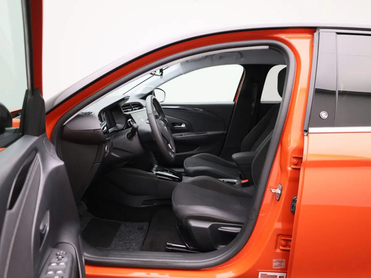 Corsa-e Auto e-Elegance | NAVIGATIE | CAMERA | CLIMATE CONTROL | DIGITAAL DASHBOARD | LED | LMV | CRUISE CONTROL |