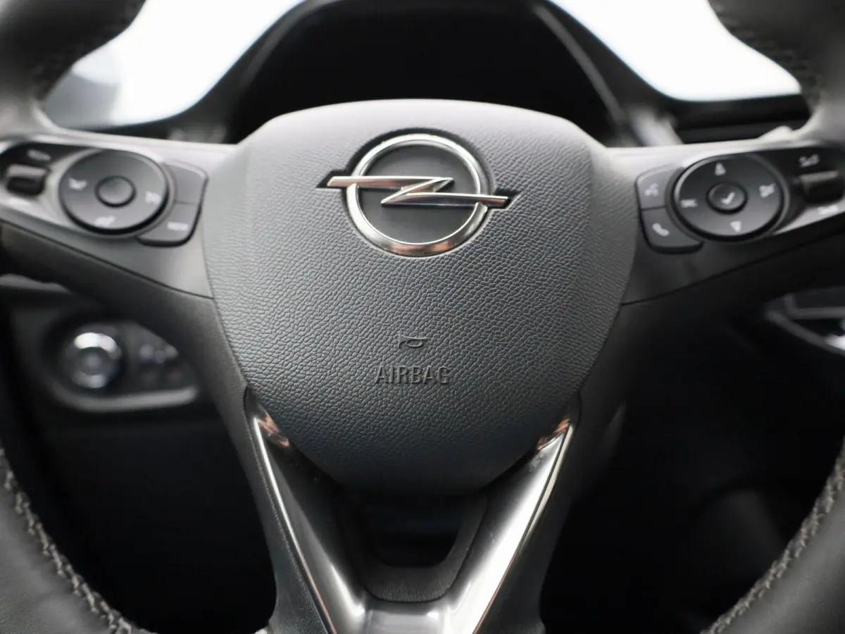 Corsa-e Auto e-Elegance | NAVIGATIE | CAMERA | CLIMATE CONTROL | DIGITAAL DASHBOARD | LED | LMV | CRUISE CONTROL |