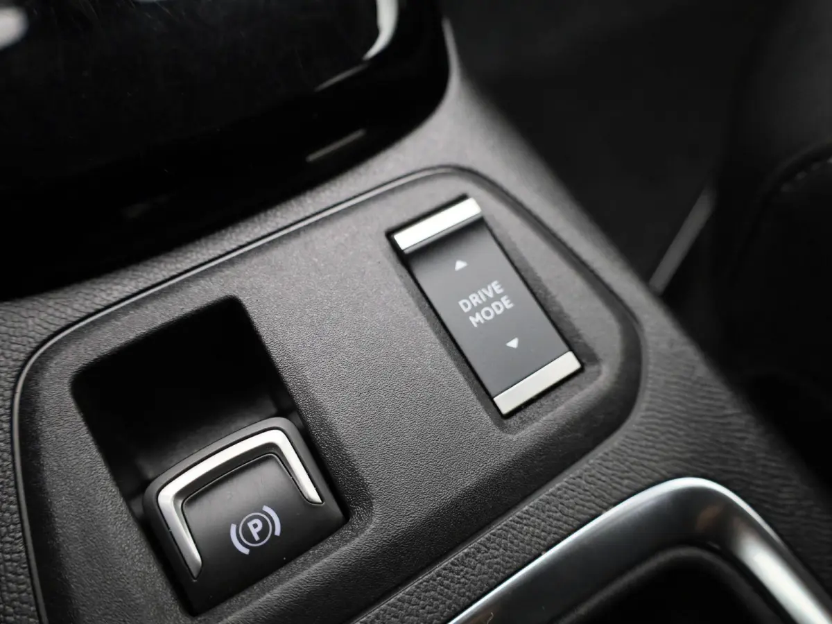 Corsa-e Auto e-Elegance | NAVIGATIE | CAMERA | CLIMATE CONTROL | DIGITAAL DASHBOARD | LED | LMV | CRUISE CONTROL |