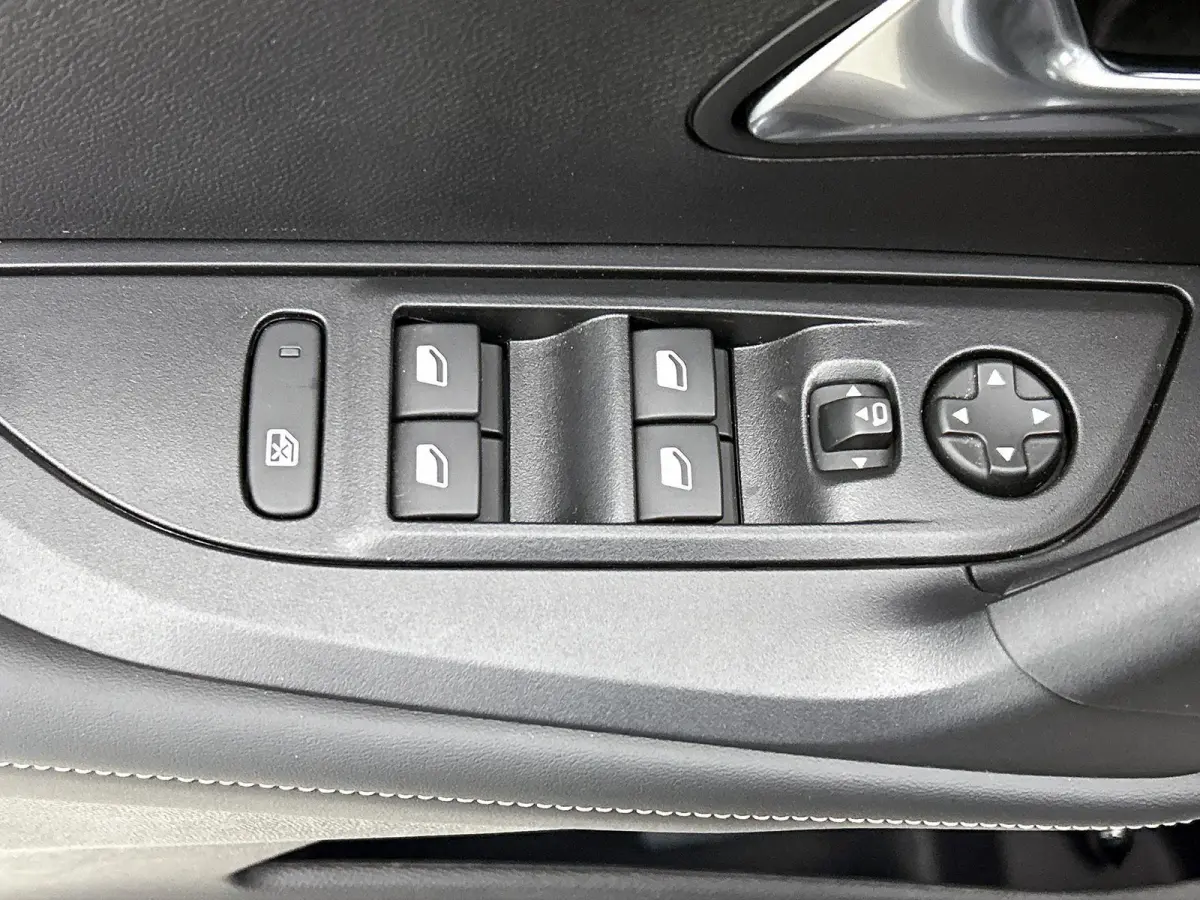 SUV Allure Hybrid 145pk Automaat | Navigatie | 360° Camera | Climate Control | Adaptieve Cruise Control | Parkeersensoren v+a | Keyless | Dodehoeksensor | Draadloze Apple Carplay / Android 