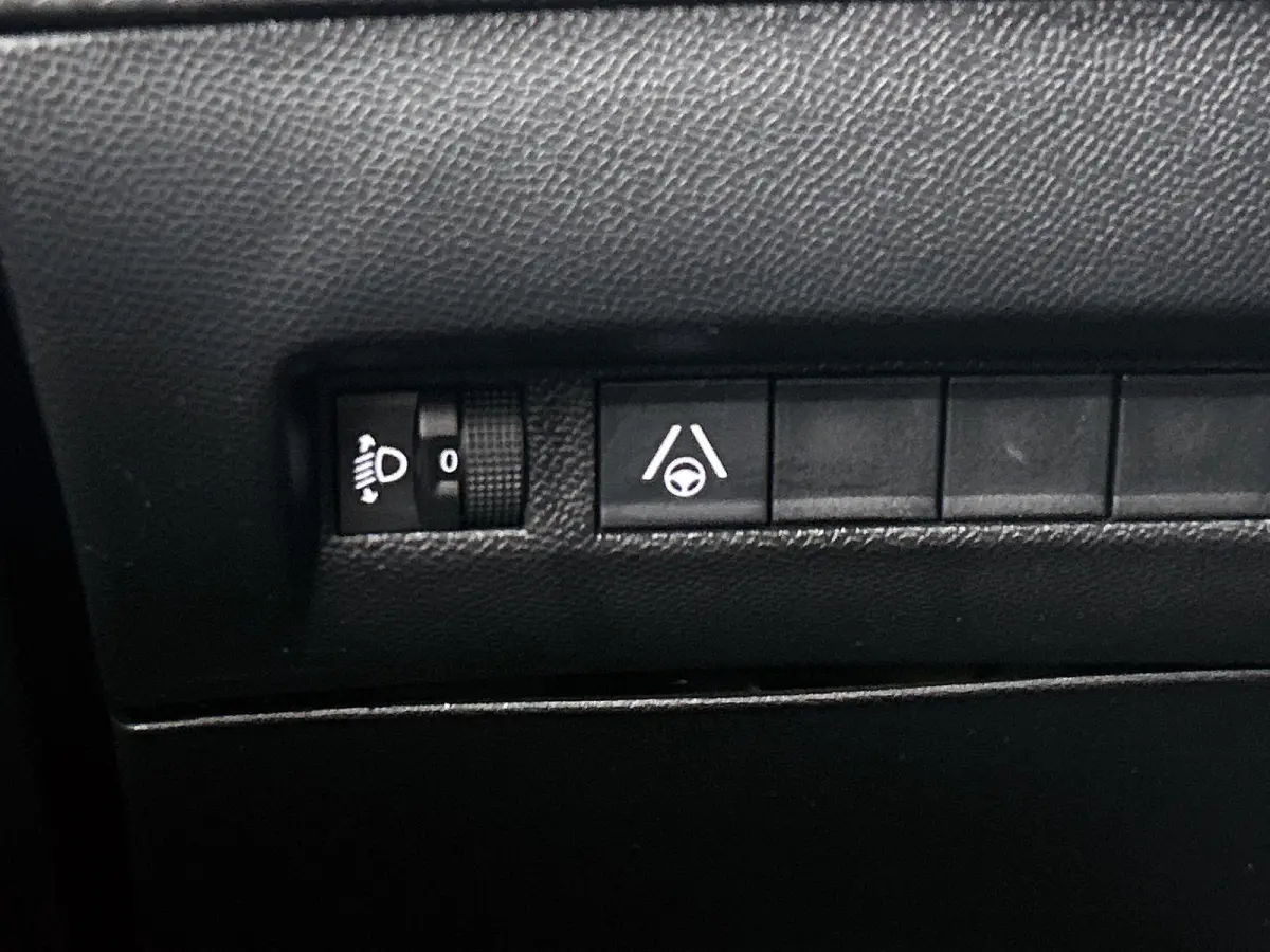 SUV Allure Hybrid 145pk Automaat | Navigatie | 360° Camera | Climate Control | Adaptieve Cruise Control | Parkeersensoren v+a | Keyless | Dodehoeksensor | Draadloze Apple Carplay / Android 